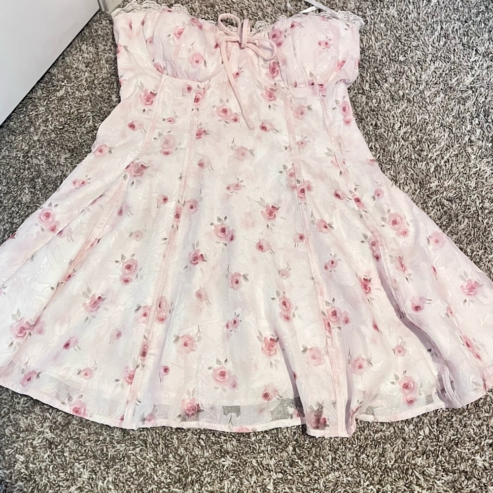 Windsor Floral Dress in White and Pink - Picture 3 of 6